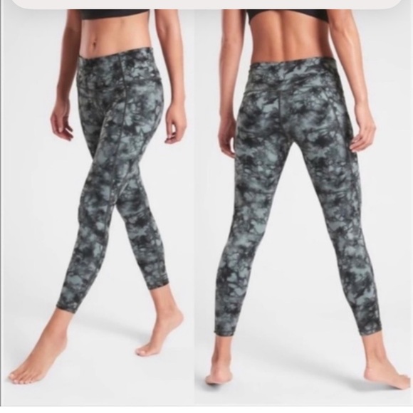 Athleta Pants - ATHLETA SALUTATION STASH LEGGINGS